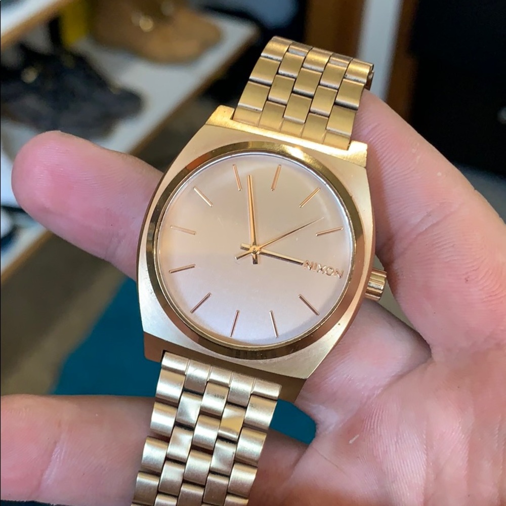 Rose gold Nixon watch - Picture 2 of 3